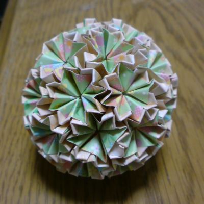 NO.014:水玉花柄 薄緑×橙 の５センチ角